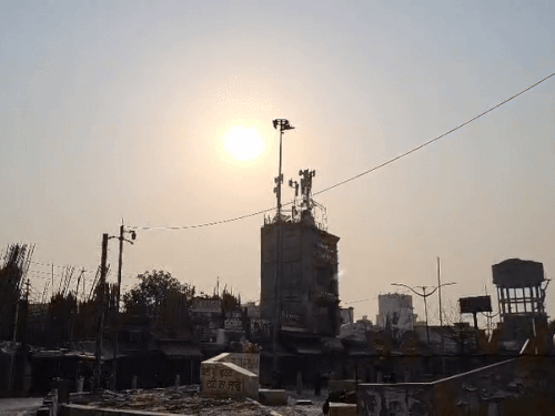 दिन चढ़ने के साथ चमका सूरज। मौसम विभाग के अनुसार अब तापमान बढ़ेगा। - Dainik Bhaskar