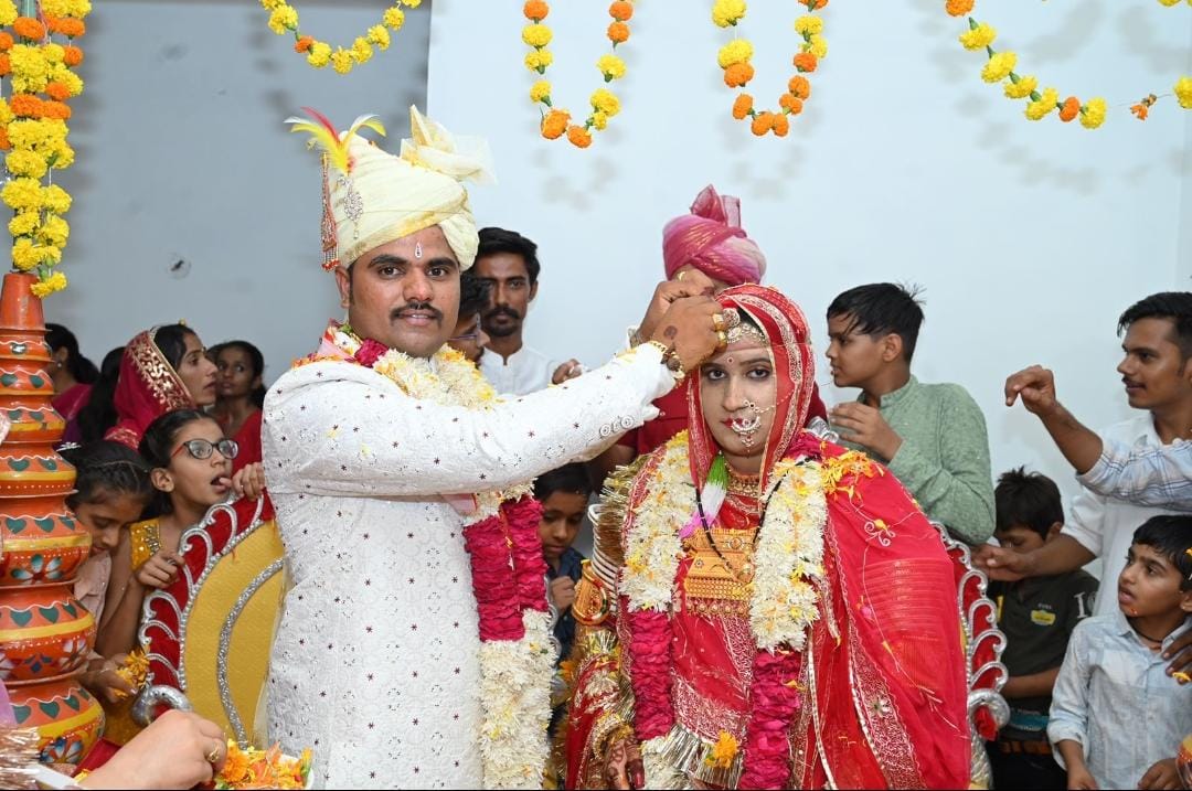 मोहन उर्फ मनीषच्या लग्नादरम्यान काढलेला फोटो. (फाइल फोटो: ८ मे २०२५)