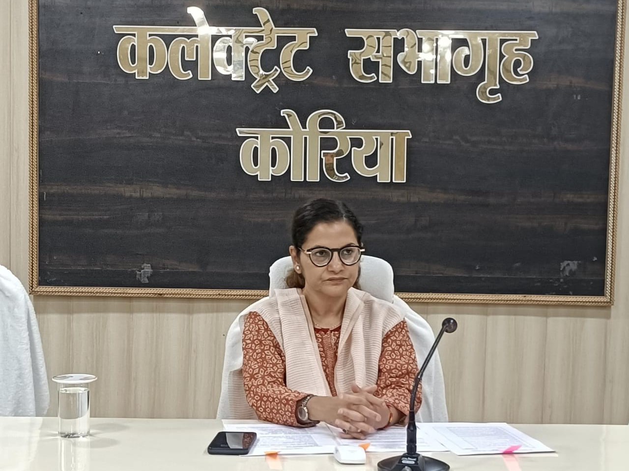 कलेक्टर चंदन त्रिपाठी ने बैठक की अध्यक्षता की।