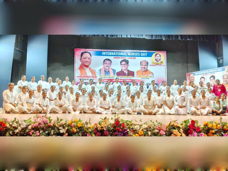 मेकाहारा में आयोजित कार्यक्रम में नर्सों का सम्मान किया गया।