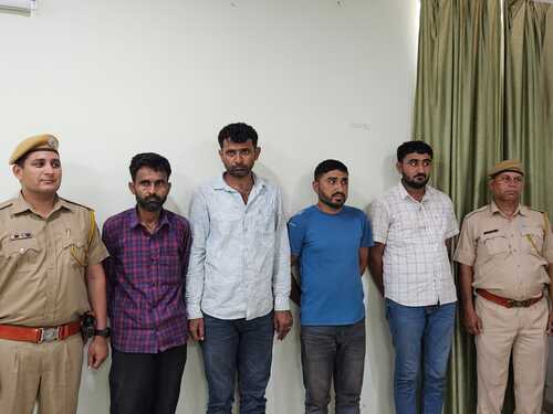 पुलिस ने मामले में 4 आरोपियों को गिरफ्त में लिया है।