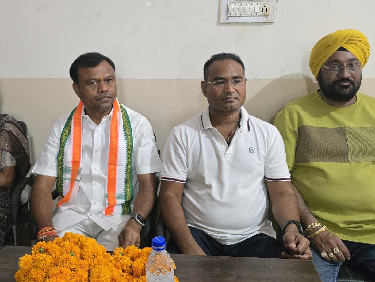 दीपक बैज ने दंतेवाड़ा में कार्यकार्ताओं की बैठक भी ली।