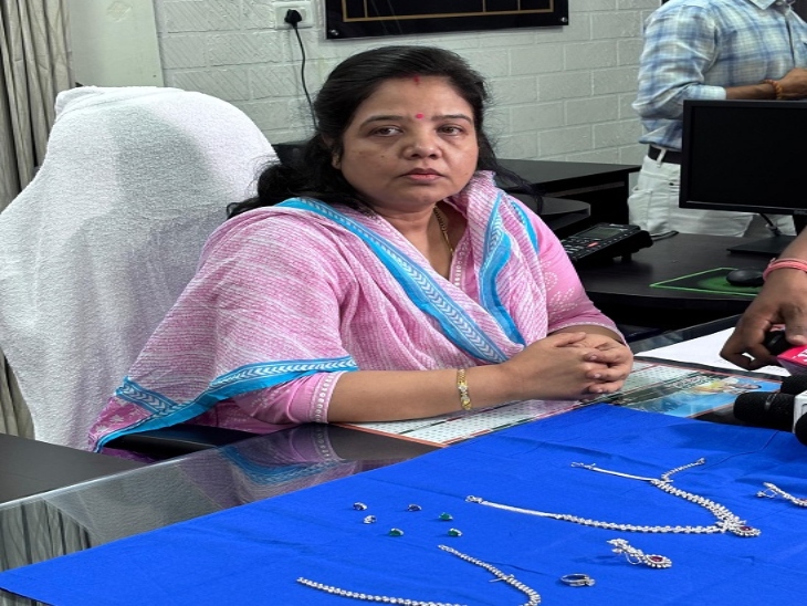 रायपुर रेल SP श्वेता श्रीवास्तव सिन्हा व जब्त की गई हीरे की ज्वेलरी