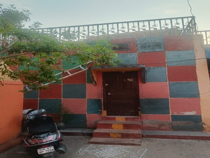 जी सरोजनी का जब्त किया तीसरा मकान और स्कूटी