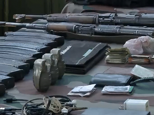 The weapons recovered in Shopian include several types of guns, hand grenades, thousands of bullets including AK-47. - Dainik Bhaskar