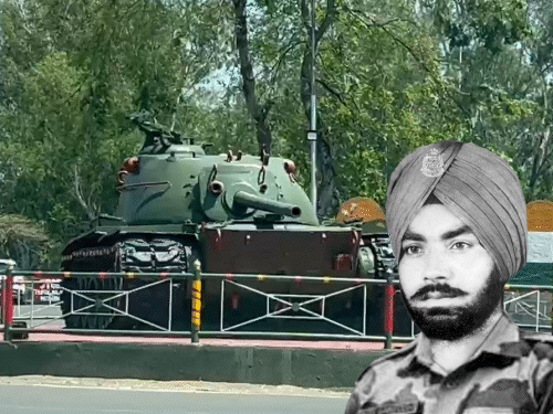 पठानकोट का टैंक चौक और इनसेट में सिंबल पोस्ट बचाने के लिए बलिदान देने वाले नायक कमलजीत की फाइल फोटो। - Dainik Bhaskar