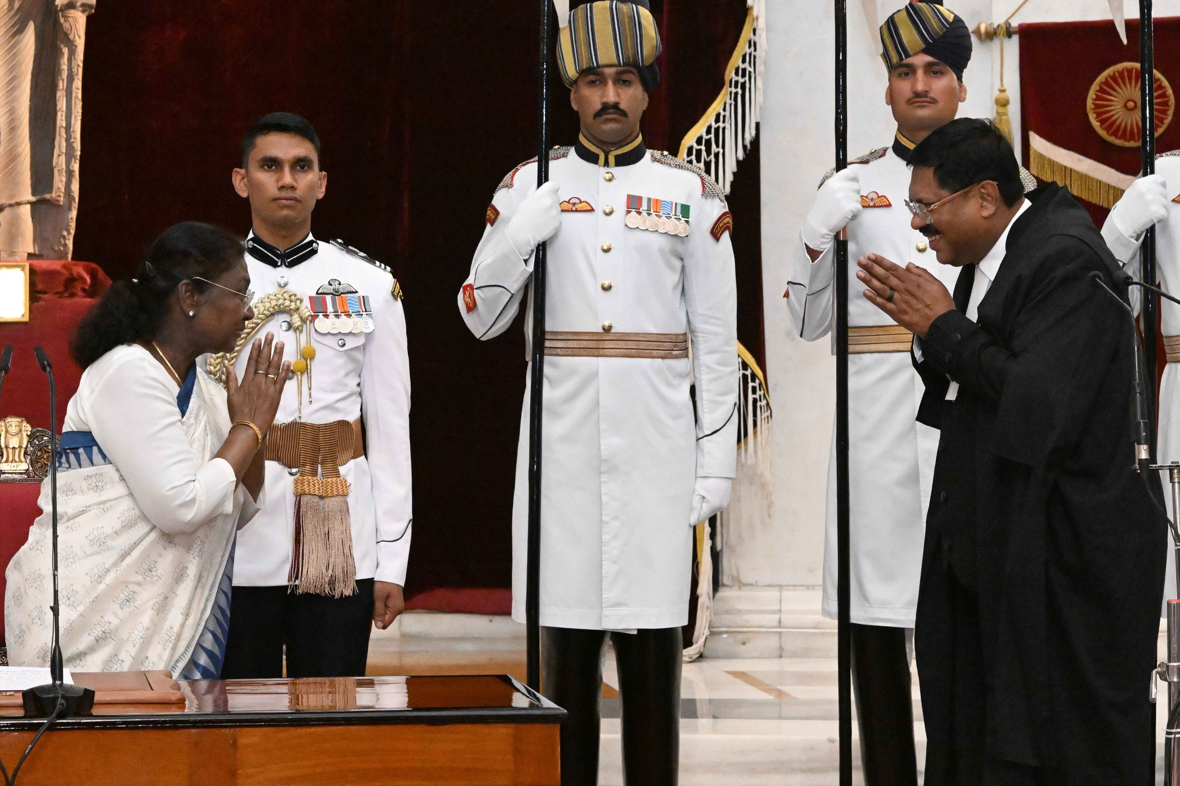 राष्ट्रपति द्रौपदी मुर्मू जस्टिस गवई को CJI पद की शपथ दिलाई।