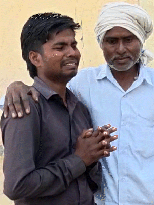 बड़े बेटे अजय ने कहा- अब तो हमें अपने खेत में भी जाने से डर लगता है। ग्राम प्रधान ने उसे ढांढस बंधाया।