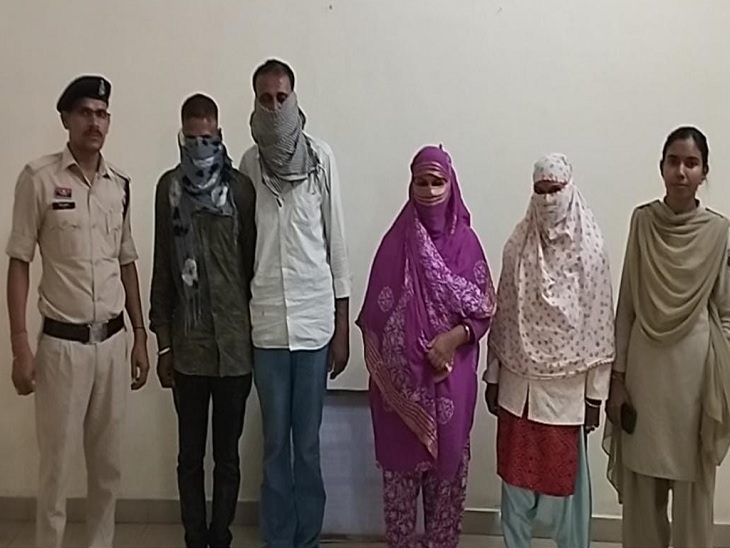 पुलिस की गिरफ्त में आरोपी। - Dainik Bhaskar