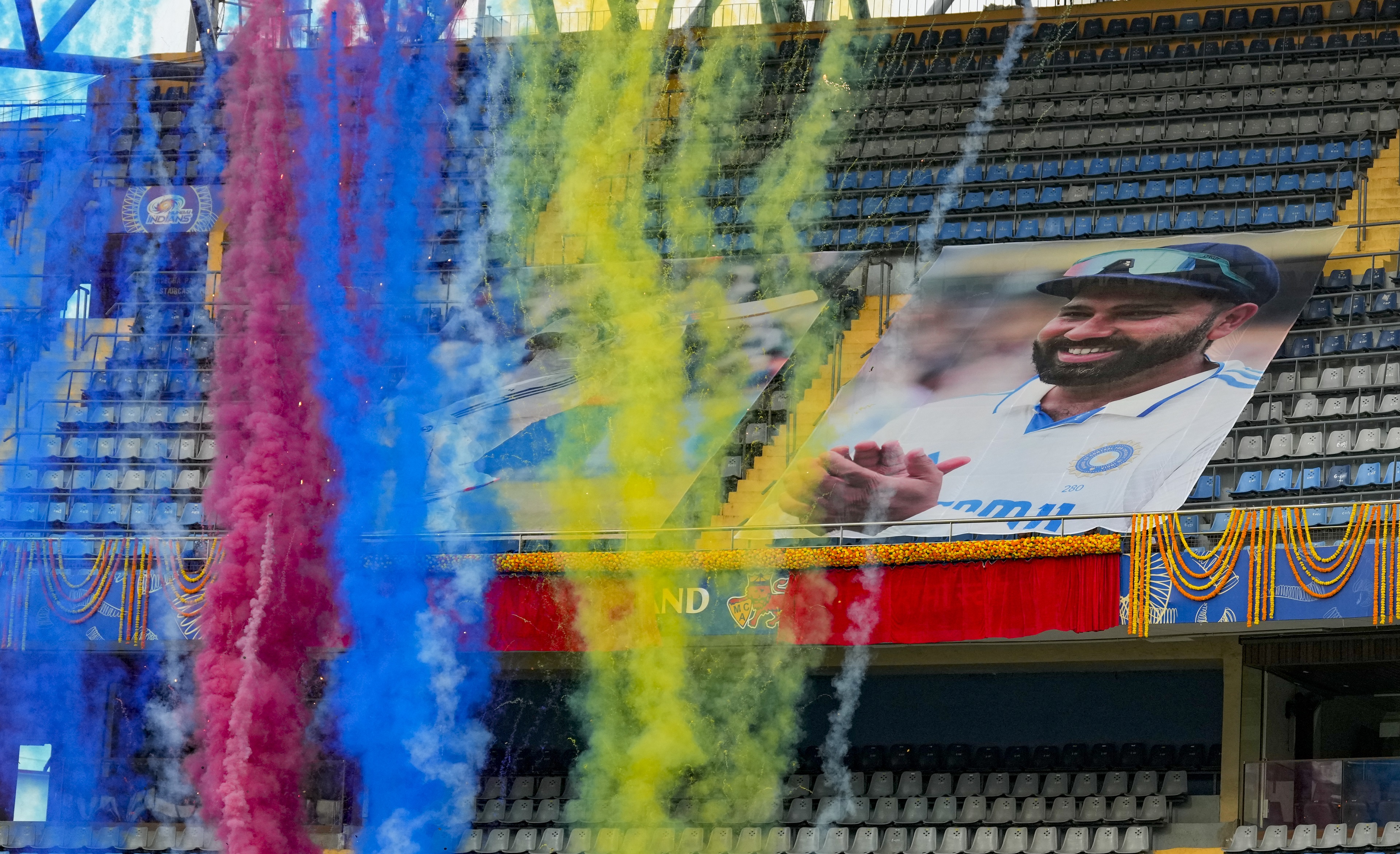 दिवेचा पवेलियन को रोहित शर्मा स्टैंड नाम दिया गया।