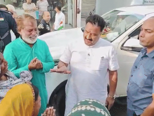 डॉ. कृष्ण मिड्ढा जब मार्केट में पहुंचे तो दुकानदार रोने लगे।