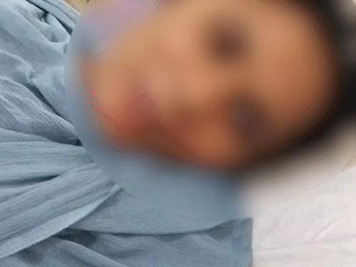 सीडीएलयू की महिला प्रोफेसर अपने ही विभाग के चेयरमैन के खिलाफ जातिगत और मानसिक प्रताड़ना के बारे में जानकारी देते हुए।