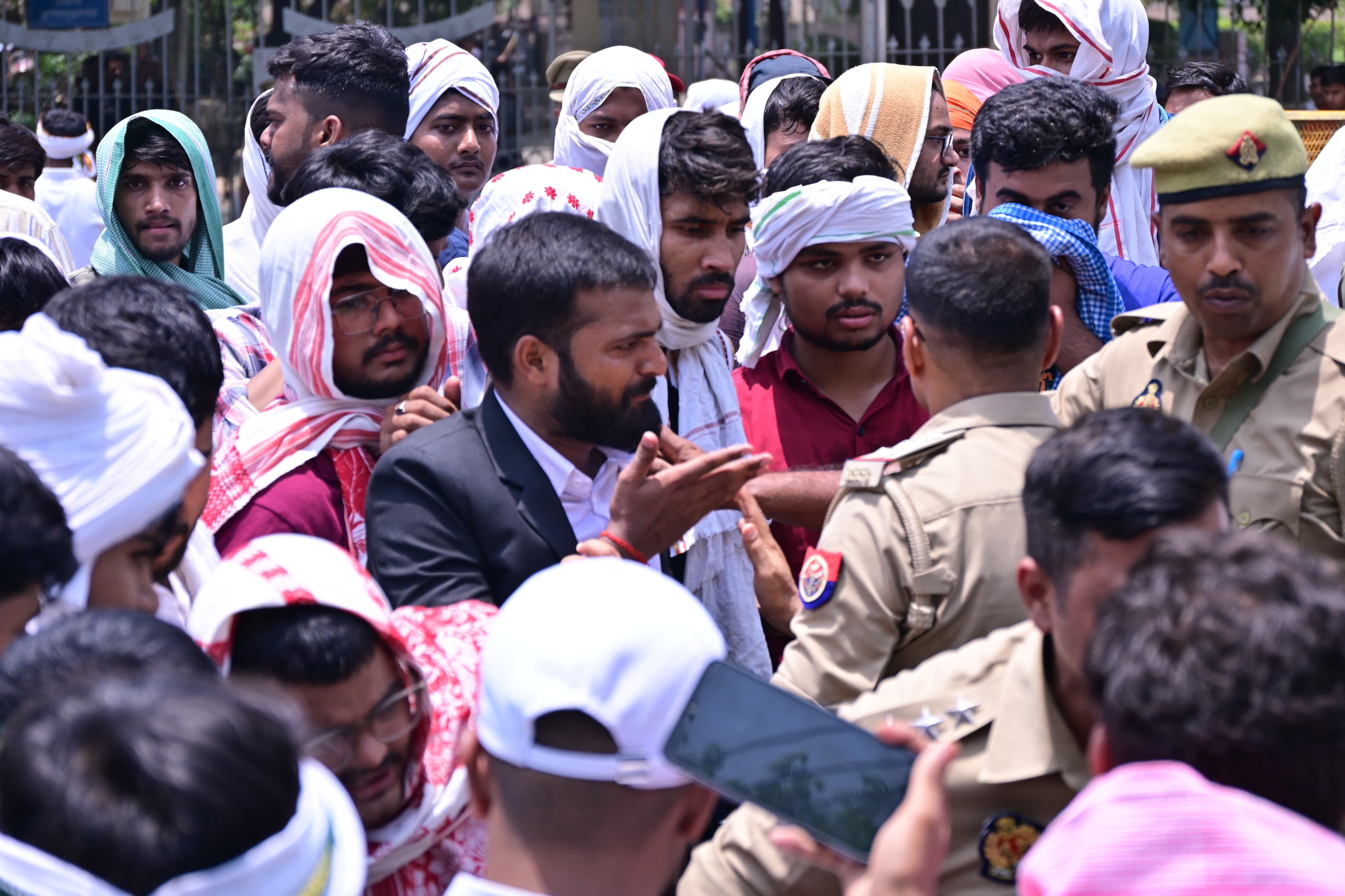 Kpuc KPUC hostel students blocked the road