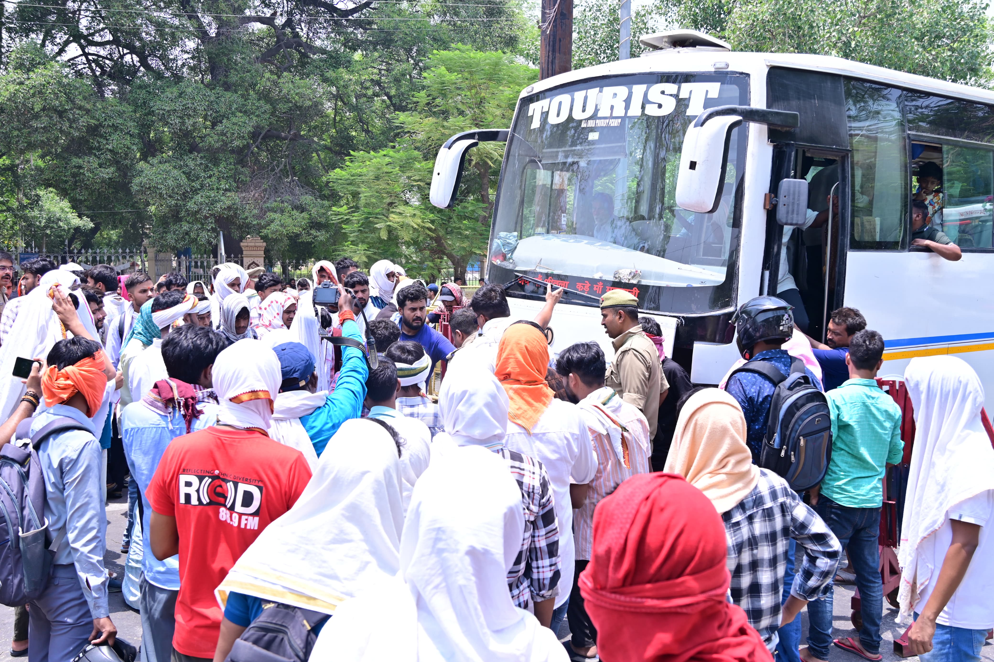 Kpuc KPUC hostel students blocked the road
