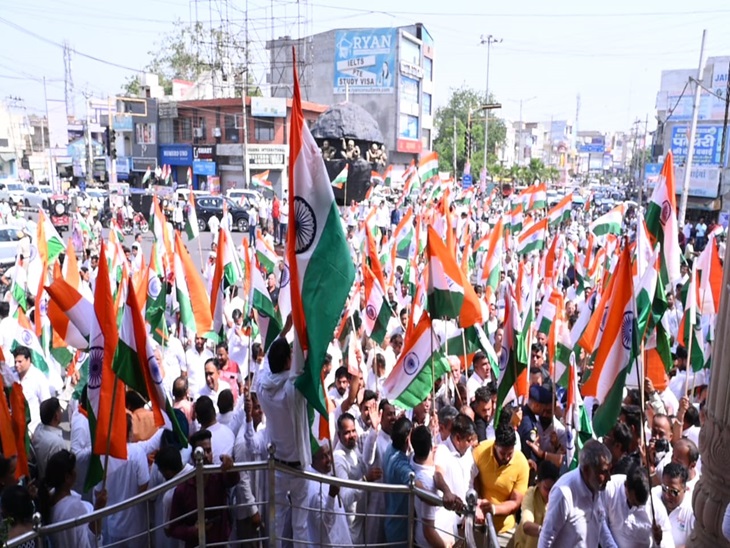 यात्रा में मौजूद लोग