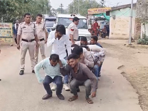 गुंडागर्दी और दहशतगर्दी करने वालों को किया गिरफ्तार। - Dainik Bhaskar