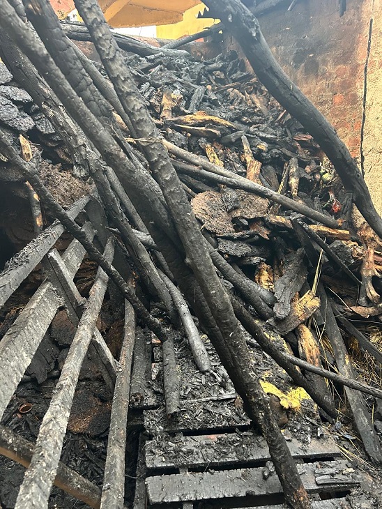 घर का सारा सामान जला