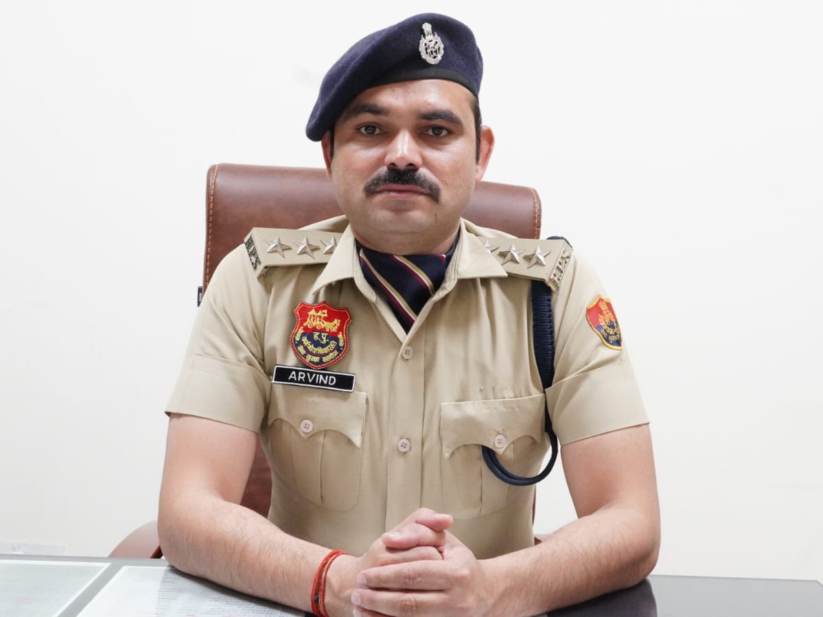 एसीपी क्राइम अरविंद कंबोज जानकारी देते हुए।