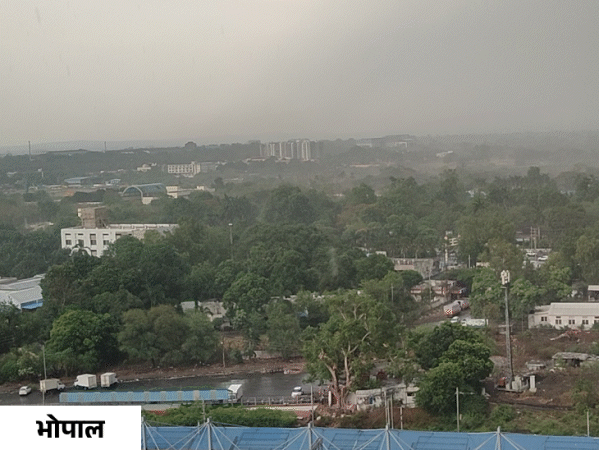 भोपाल में तेज आंधी के साथ बारिश हुई।