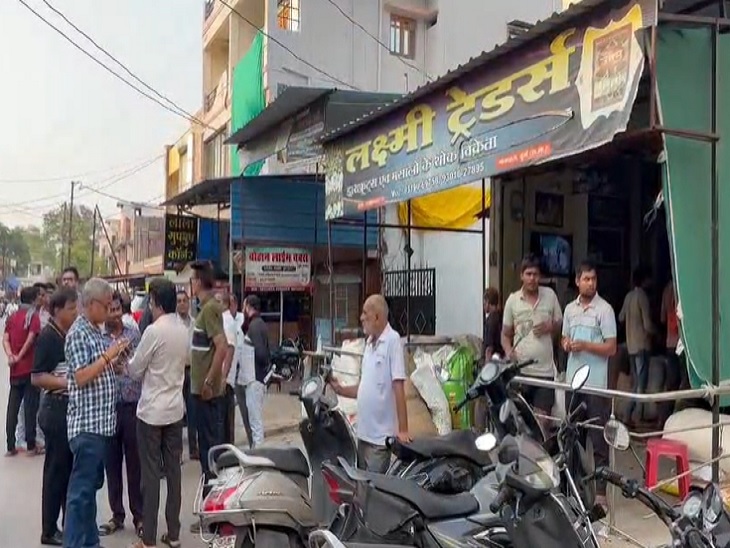 गंजपारा में वह दुकान जिसके सामने से हुई उठाईगिरी।