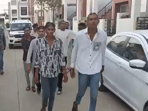 रायपुर में बदमाशों का पुलिस ने जुलूस निकाला गया। सोशल मीडिया पर मारपीट का वीडियो डालकर खुद को डॉन बताते थे। - Dainik Bhaskar