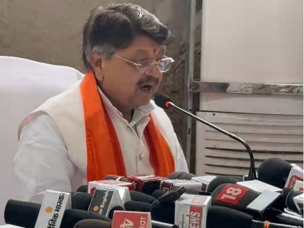 मंत्री कैलाश विजयवर्गीय ने कैबिनेट में लिए फैसलों की ब्रीफिंग की।