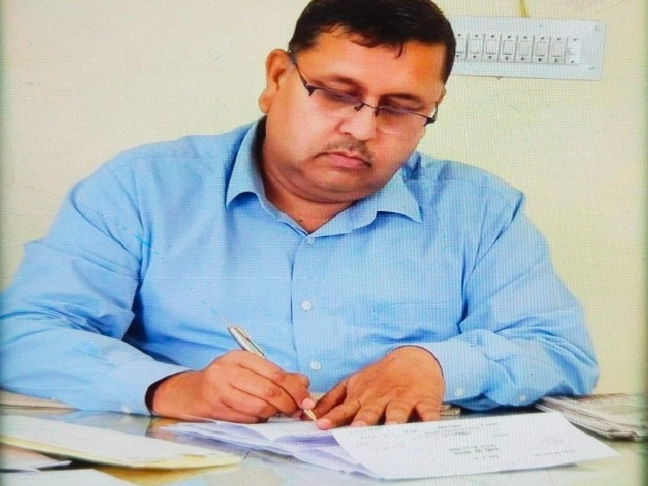 एएसपी सुरेंद्र कुमार शर्मा 6 मई को जयपुर मुख्यालय में लगाया गया।