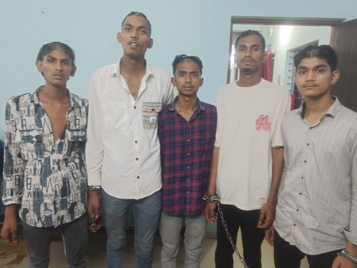 मारपीट करने वाले 2 नाबालिग समेत 7 बदमाशों को पुलिस ने गिरफ्तार कर लिया है।