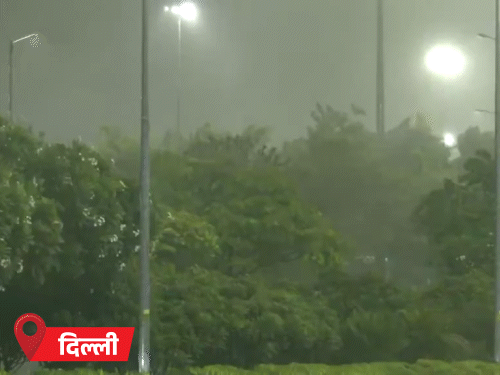 Delhi received heavy rains with thunderstorms on Wednesday evening.