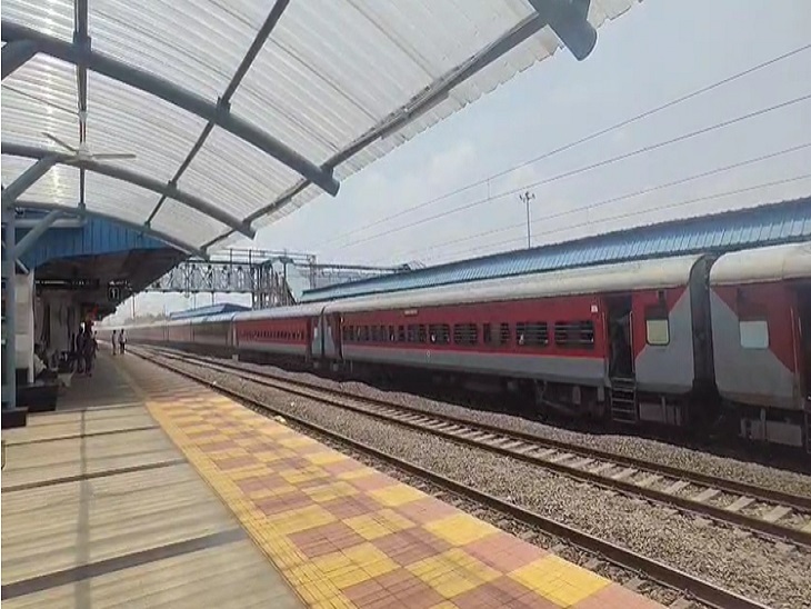 रेलवे प्लेटफार्म में बनाया गया नया शेड