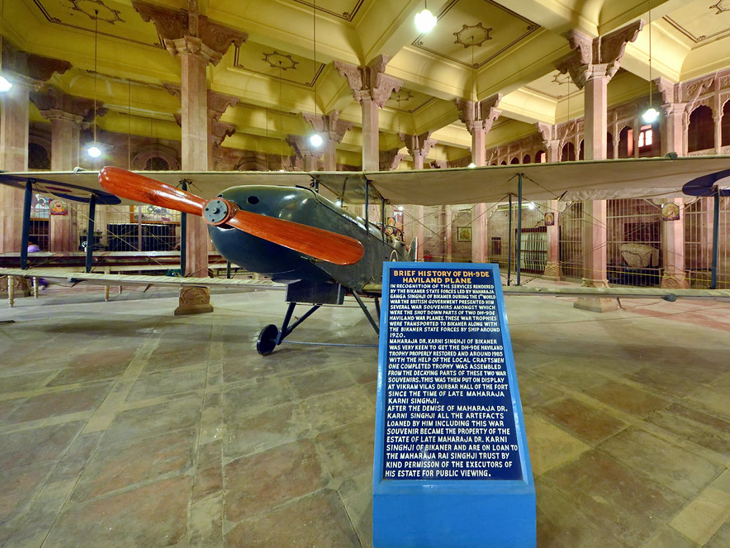 बीकानेर के जूनागढ़ फोर्ट के म्यूजियम में रखा DH-9DE विमान कभी ब्रिटिश एयरफोर्स का हिस्सा हुआ करता था।