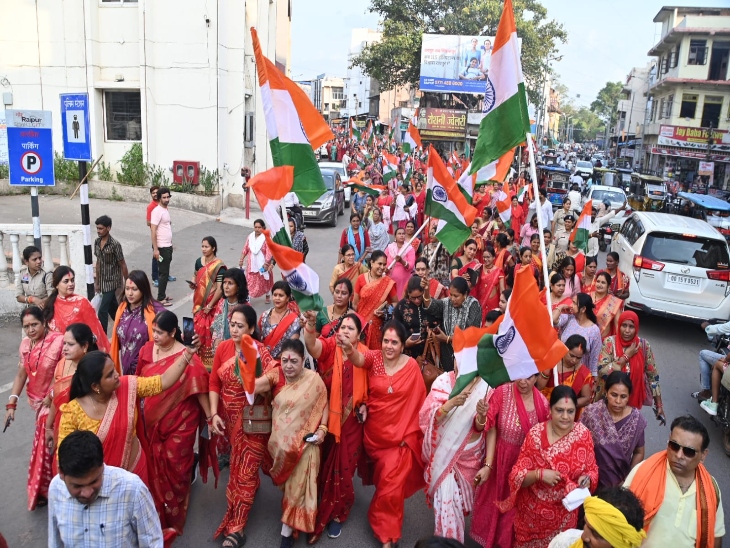 सिंदूर यात्रा में लगे सेना और जवानों के नारे।