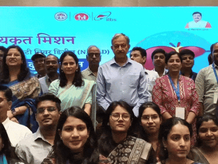 डॉ. शिव कुमार सरीन राजभवन में आयोजित कार्यक्रम में शामिल हुए।