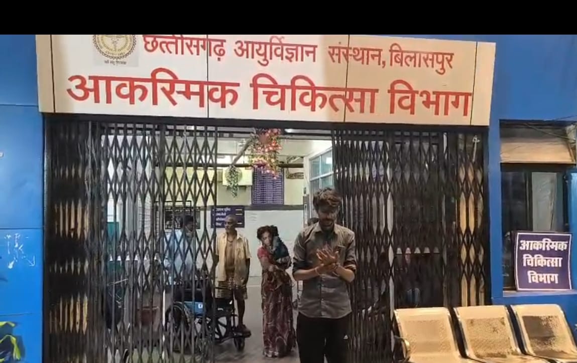 घायलों का सिम्स अस्पताल में इलाज चल रहा है।