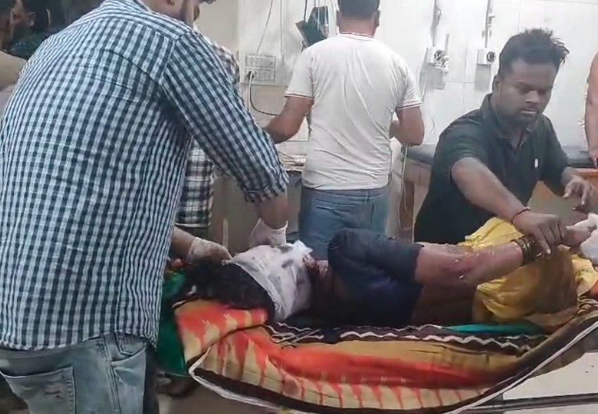 तेज आंधी में उड़कर आया टिन चेहरे पर लगने से महिला घायल हो गई।