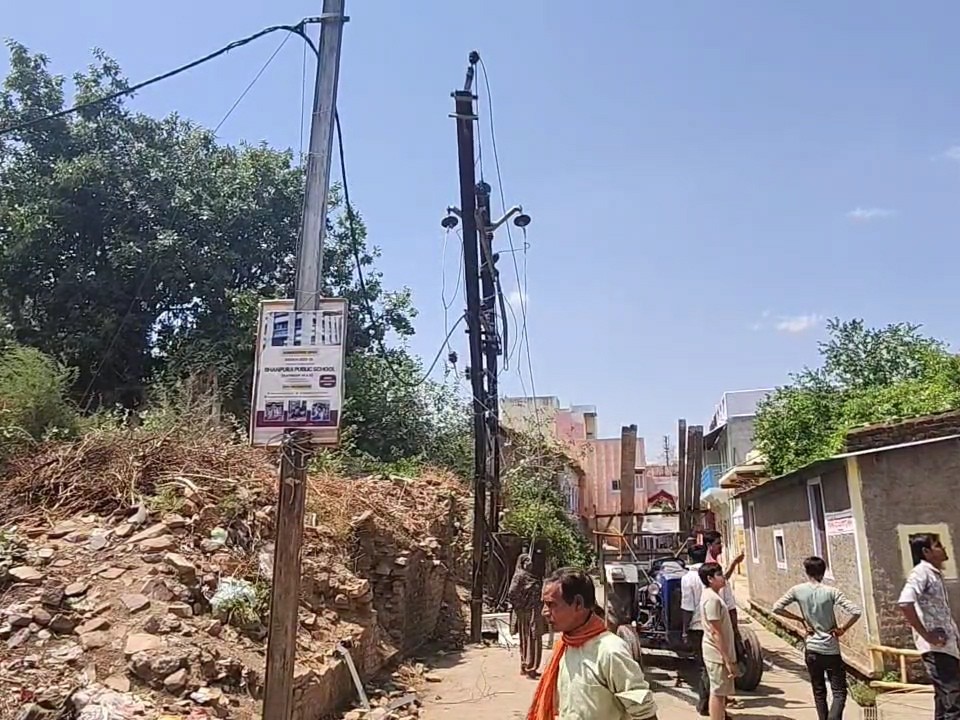 Garoth Ganesh temple damaged due to strong storm in Garoth | गरोठ में तेज आंधी ...
