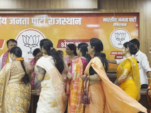 प्रदेश बीजेपी कार्यालय में महिलाओं ने बड़ी संख्या में पार्टी की सदस्यता ग्रहण की।