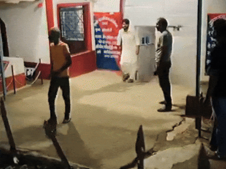 आरोपी की जेल से बाहर निकलने की वीडियो।