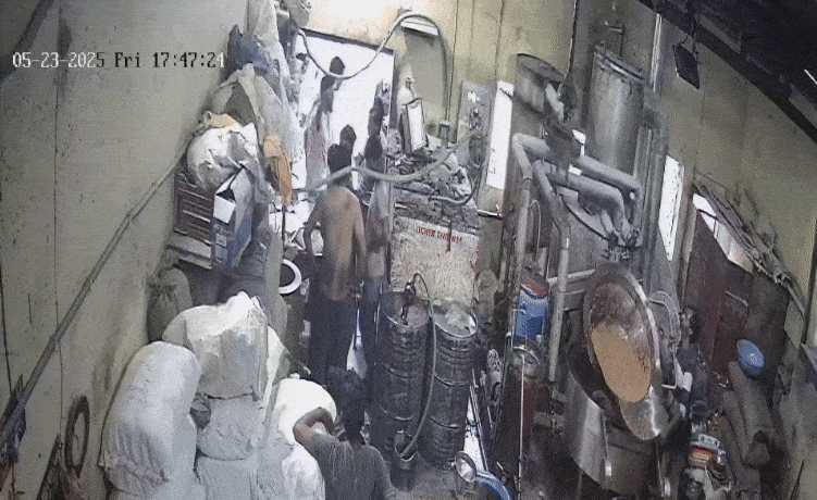 थप्पड़ मारने का वीडियो सामने भी सामने आया है।
