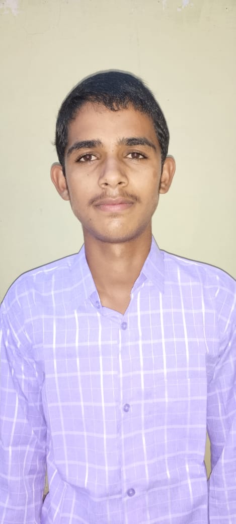 चूरू के गवर्नमेंट सीनियर सेकेंडरी स्कूल मोलीसर बड़ा के छात्र प्रिंस दानोदिया को साइंस में 97.40 प्रतिशत अंक मिले हैं।