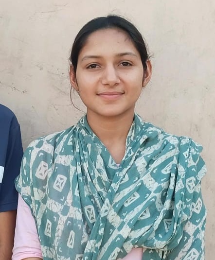 चूरू के गवर्नमेंट सीनियर सेकेंडरी स्कूल मेहरासर उपाधियांन के छात्रा अमन सिंवर को साइंस में 95 प्रतिशत अंक मिले हैं।