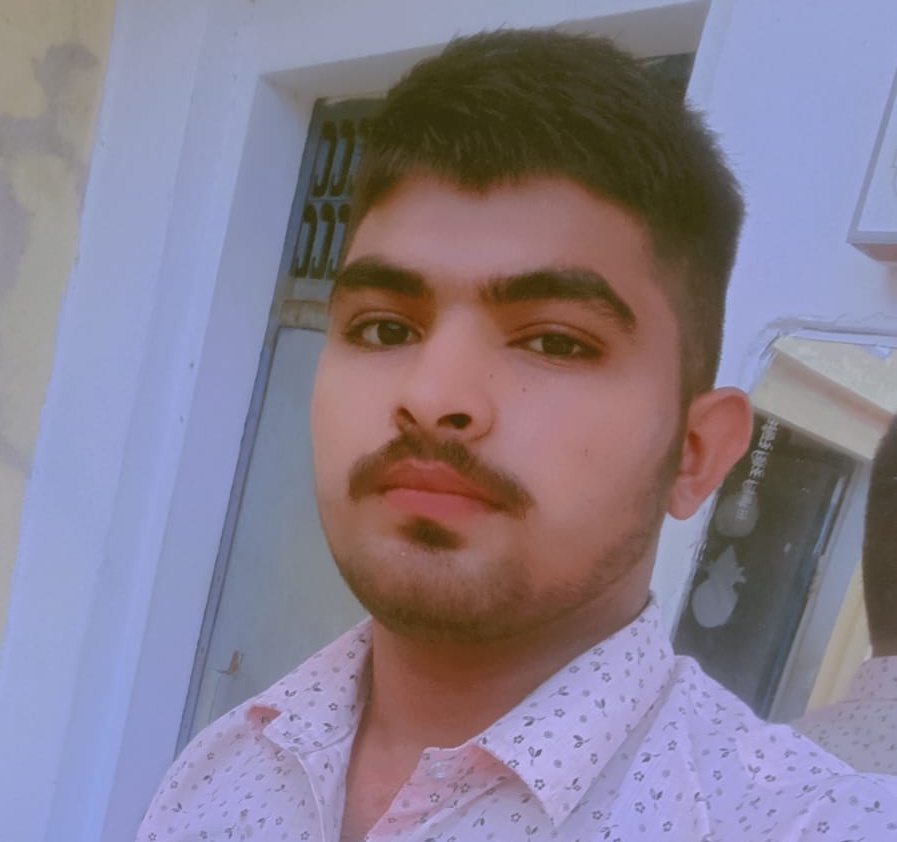 चूरू के गवर्नमेंट सीनियर सेकेंडरी स्कूल गोंदूसर, सुजानगढ़ के छात्र दीनदयाल सिंह निर्बाण को आर्ट्स में 97.20 प्रतिशत अंक मिले हैं।