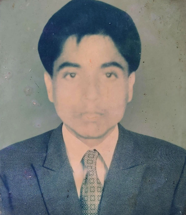 This photo is from Manoj Singh of Rae Bareli. After kidnapping in 2000, Raj Kolander was murdered. Then Manoj Singh was 22 years old.