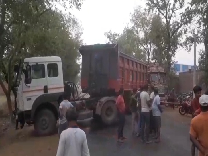 Father and daughter died in a road accident, mother and son injured