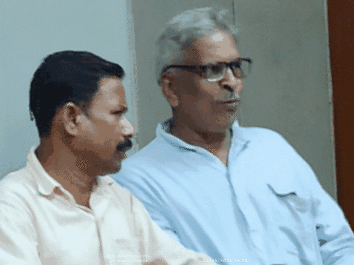 This photo is from Friday's King Koland (right) and Vaksharaj. During the appearance, there was absolutely no wrinkle on the face of both. King Kolandar is currently around 65 years old.