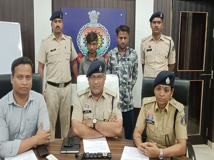 ब्राउन शुगर बेचते गिरफ्तार किए गए आरोपी - Dainik Bhaskar