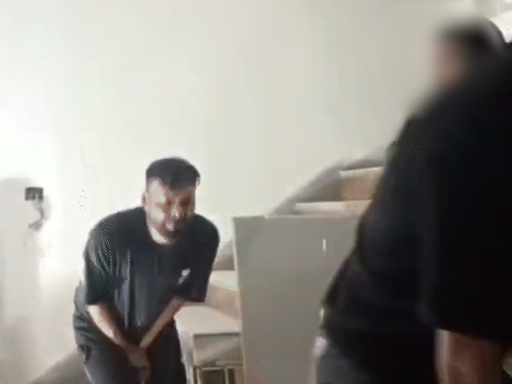 मोहसिन ने युवकों को बताया कि विजय नगर में स्पा सेंटर की आड़ में भी गंदा काम किया जाता है, इस बात को लेकर भी मोहसिन की पिटाई की गई।