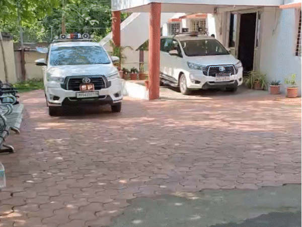 एसपी सीएम के कार्यक्रम में व्यस्त होने की बात कहकर मिलने से मना करते रहे।