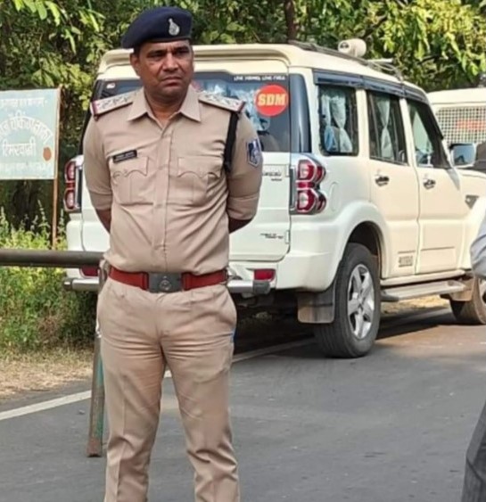 शाहरुख ने टीआई राजकुमार कंसारिया पर कई गंभीर आरोप लगाए हैं।