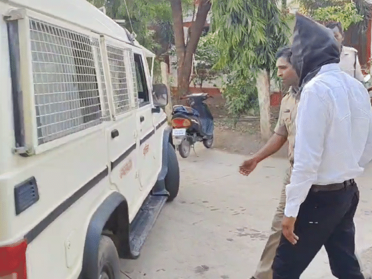 मनोहरलाल को गिरफ्तार कर पुलिस ने कोर्ट में पेश किया, जहां से उसे जमानत मिल गई।